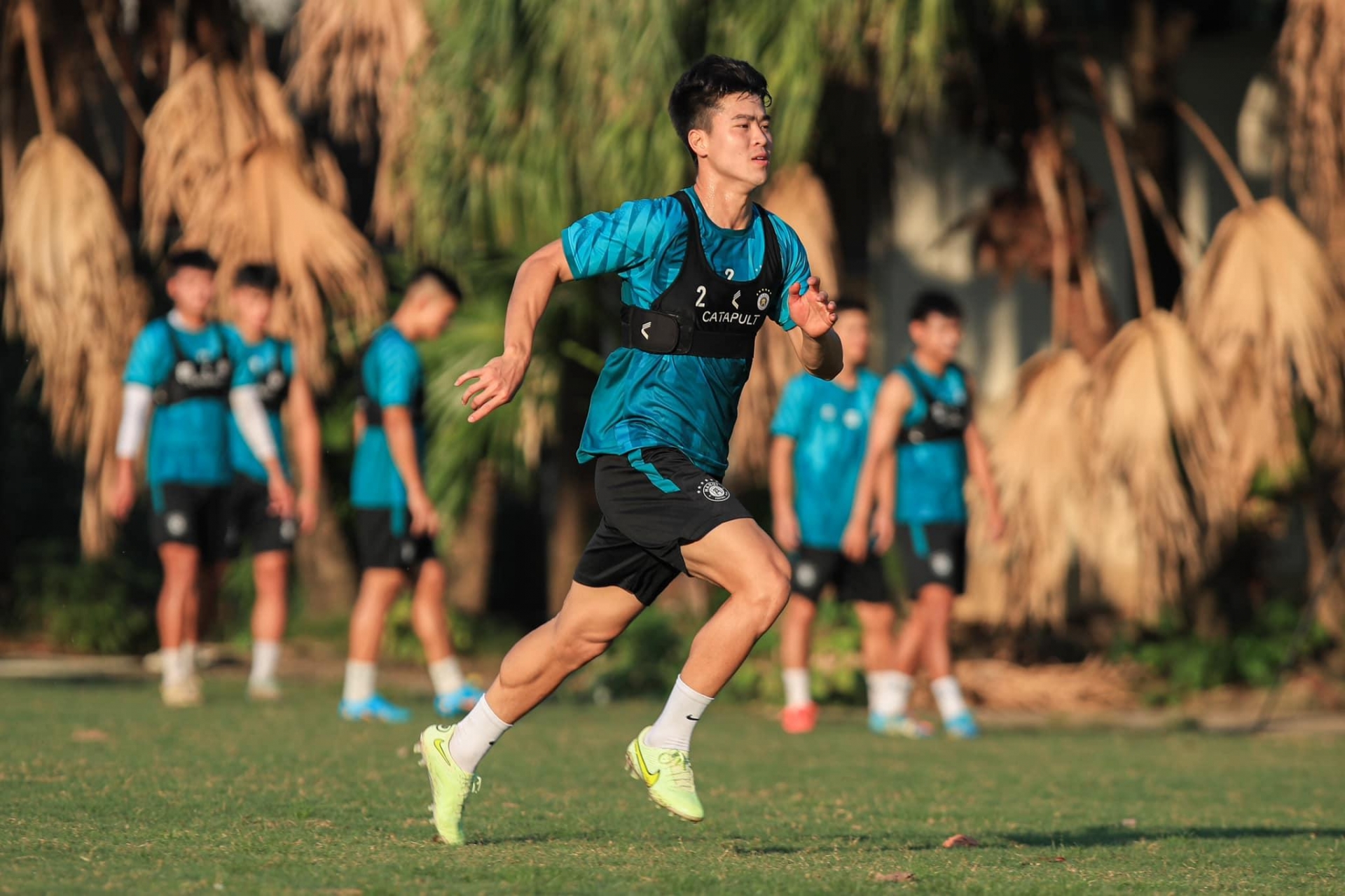 Duy Mạnh Quay Trở Lại: Hy Vọng Mới Đến Từ Đội Tuyển Việt Nam Trước AFF Cup