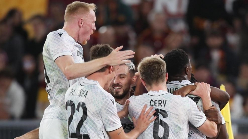 Roma thua Viktoria Plzeň Roma thua Viktoria Plzeň