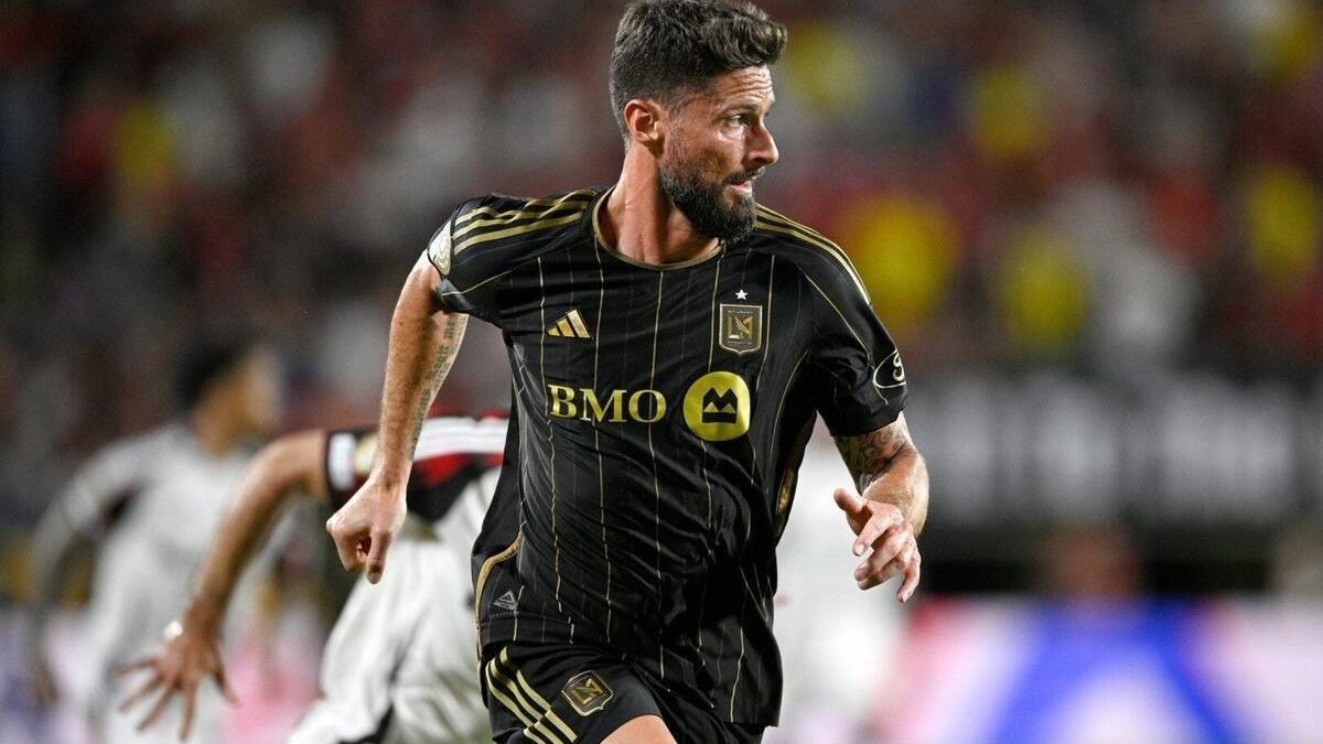 Olivier Giroud Quay Về Ligue 1: Sự Trở Lại Đầy Đặc Sắc